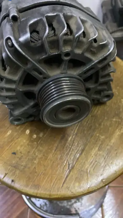 Alternador usado para auto en buen estado - miniatura 2