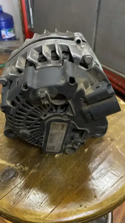Alternador usado para auto en buen estado - miniatura 3