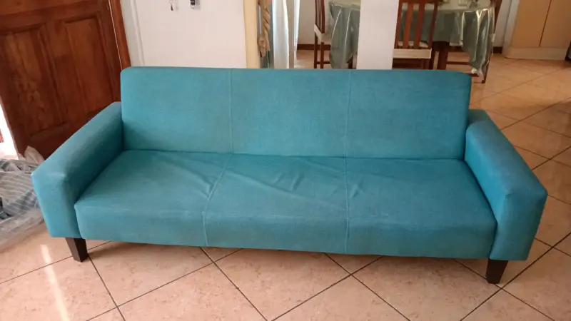 Sofá cama azul turquesa en buen estado