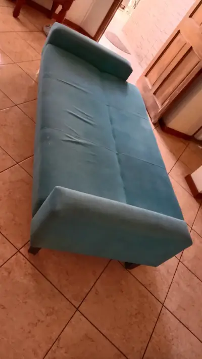 Sofá cama azul turquesa en buen estado - miniatura 4