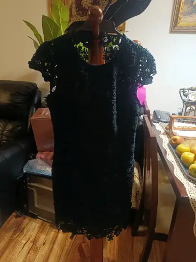 Vestido de encaje floral verde elegante - miniatura 2