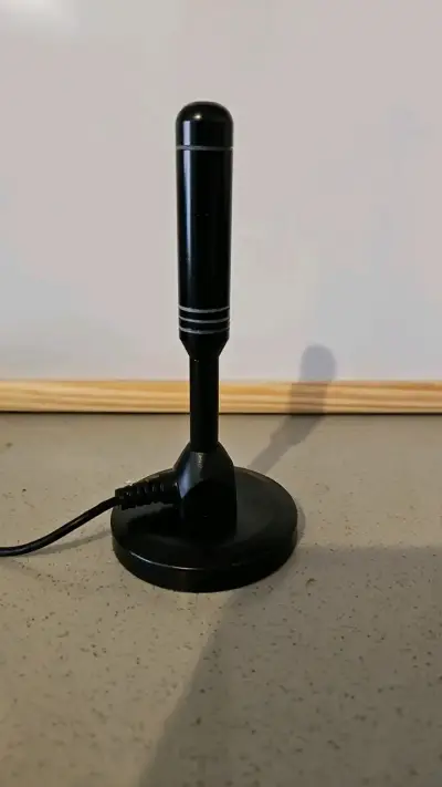 Antena de TV digital con base magnética - miniatura 1
