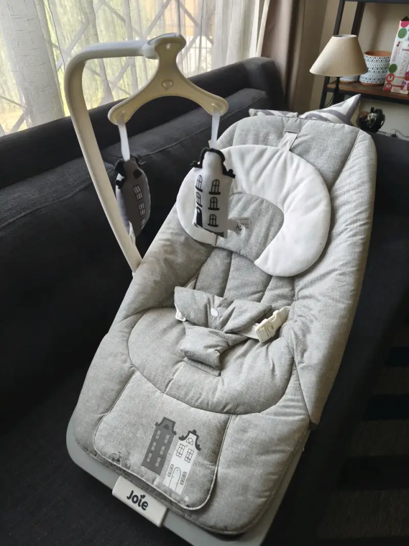 Silla mecedora para bebé Joie gris con música - 2
