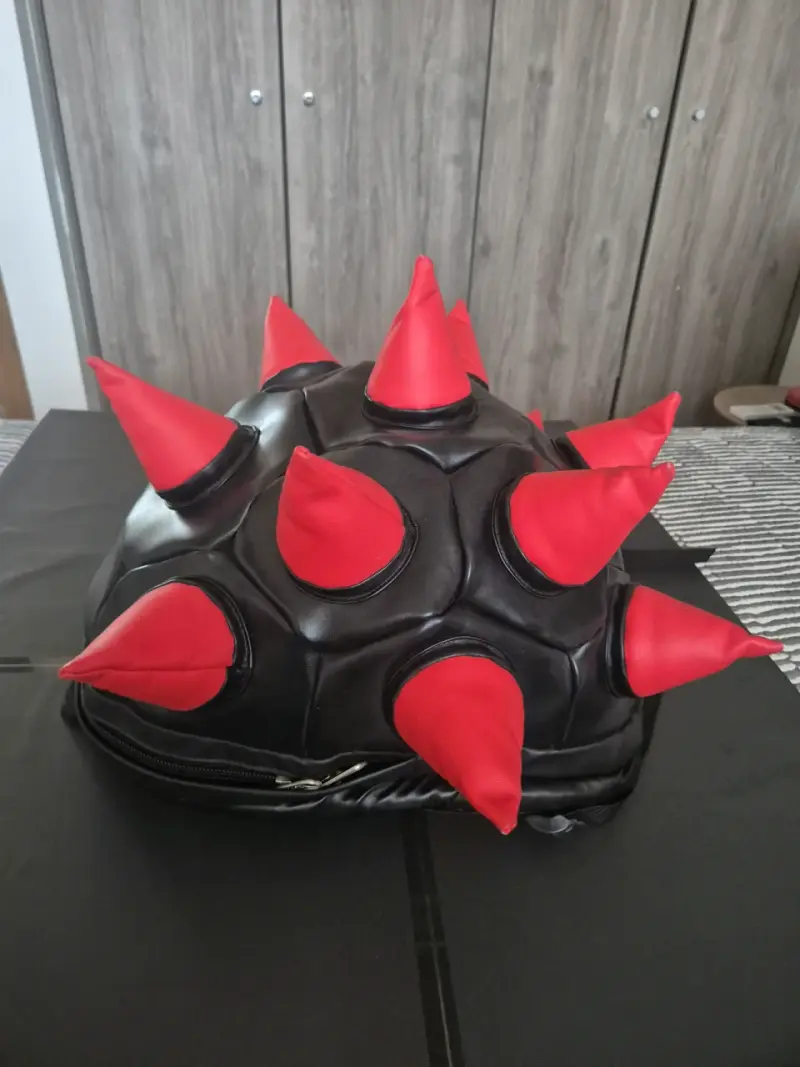 Mochila de Bouser con púas rojas - 1