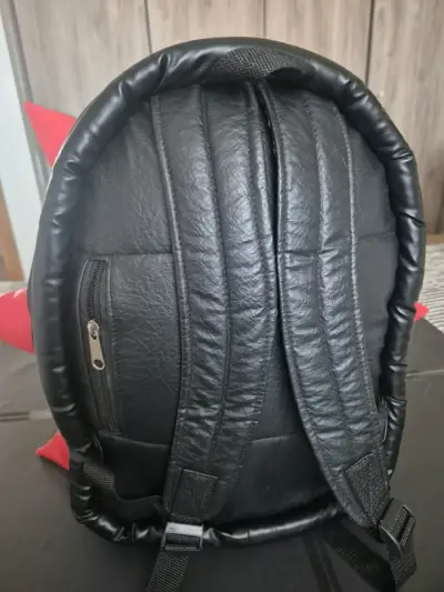 Mochila de Bouser  con púas rojas - miniatura 3