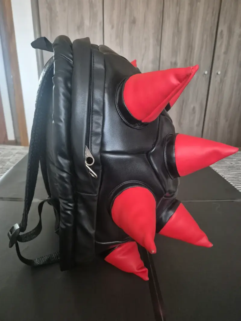 Mochila de Bouser con púas rojas - 4