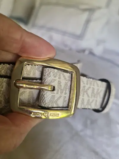 Cinturón Michael Kors blanco con hebilla dorada - miniatura 2