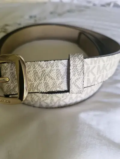 Cinturón Michael Kors blanco con hebilla dorada - miniatura 3