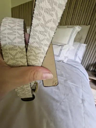Cinturón Michael Kors blanco con hebilla dorada - miniatura 6