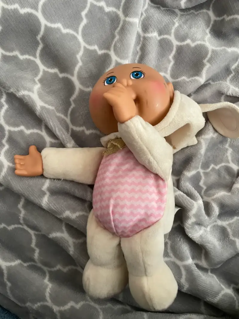 Cabbage Patch Kids Cuties (modelo Phoebe Bunny) - 3