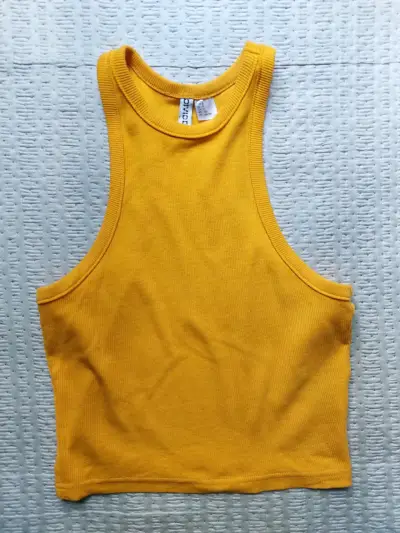 Top corto amarillo sin mangas - miniatura 1
