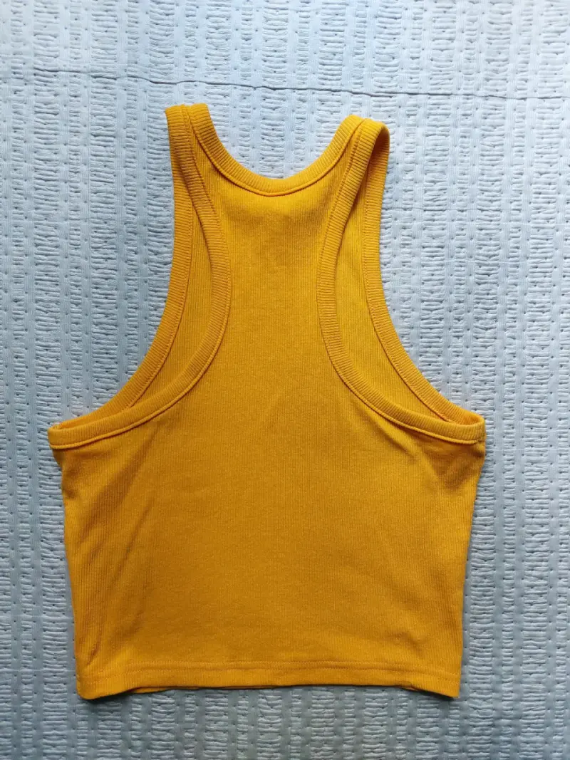 Top corto amarillo sin mangas - 2