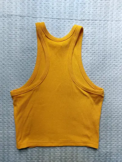 Top corto amarillo sin mangas - miniatura 2