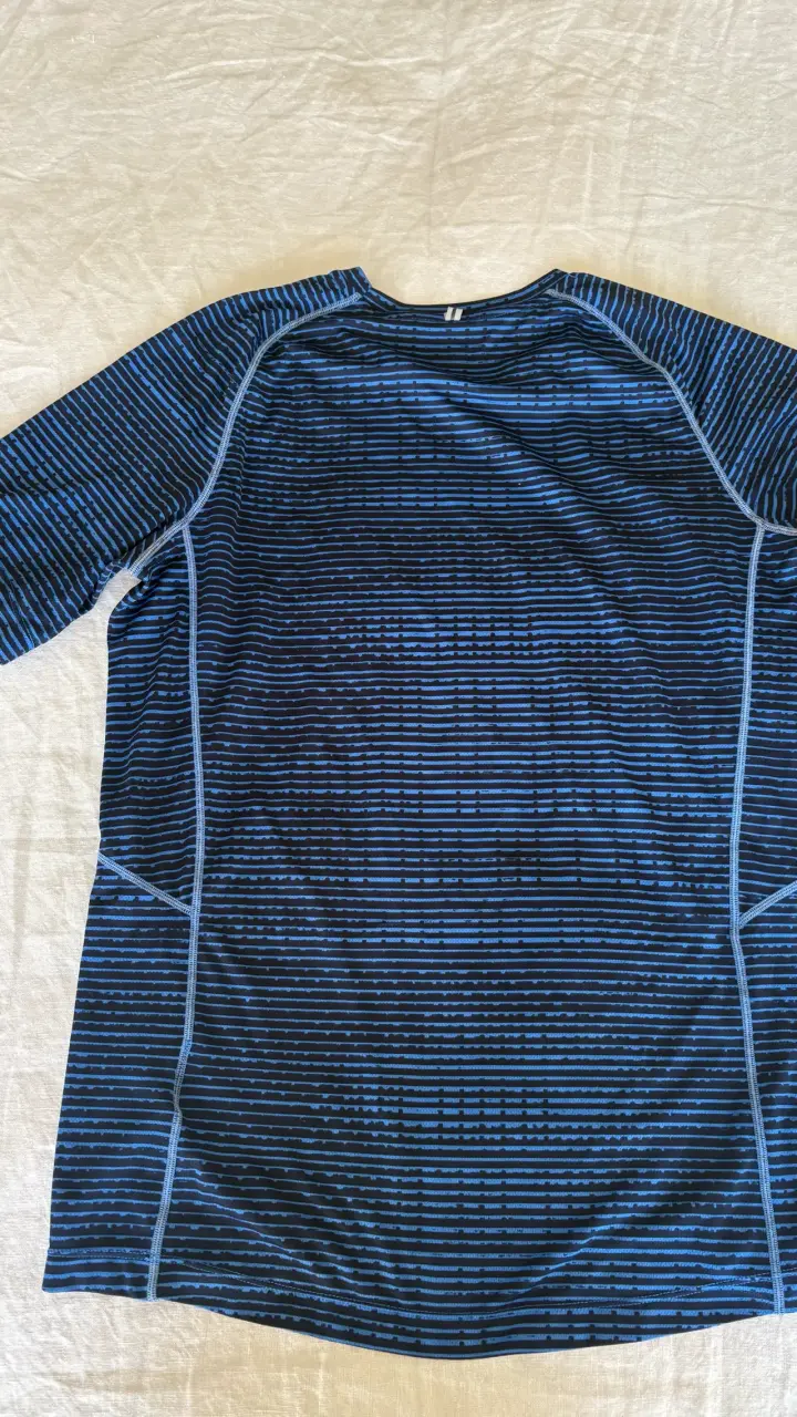 Polera deportiva Nike Dri-Fit azul a rayas - 2