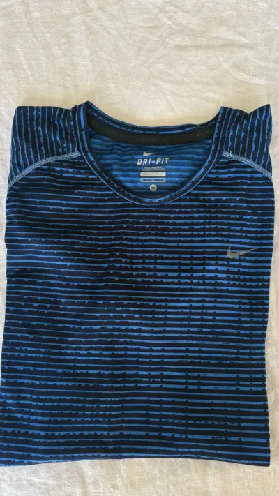 Polera deportiva Nike Dri-Fit azul a rayas - miniatura 3