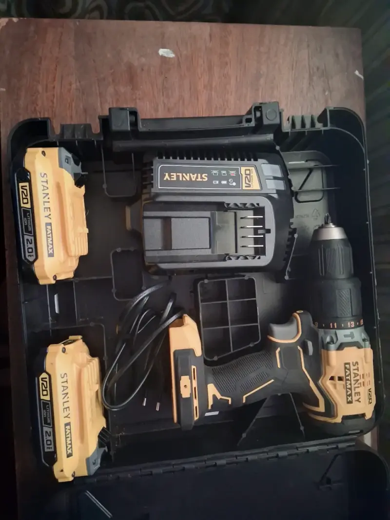 Taladro Percutor Inalámbrico Stanley V20 con Baterías - 2