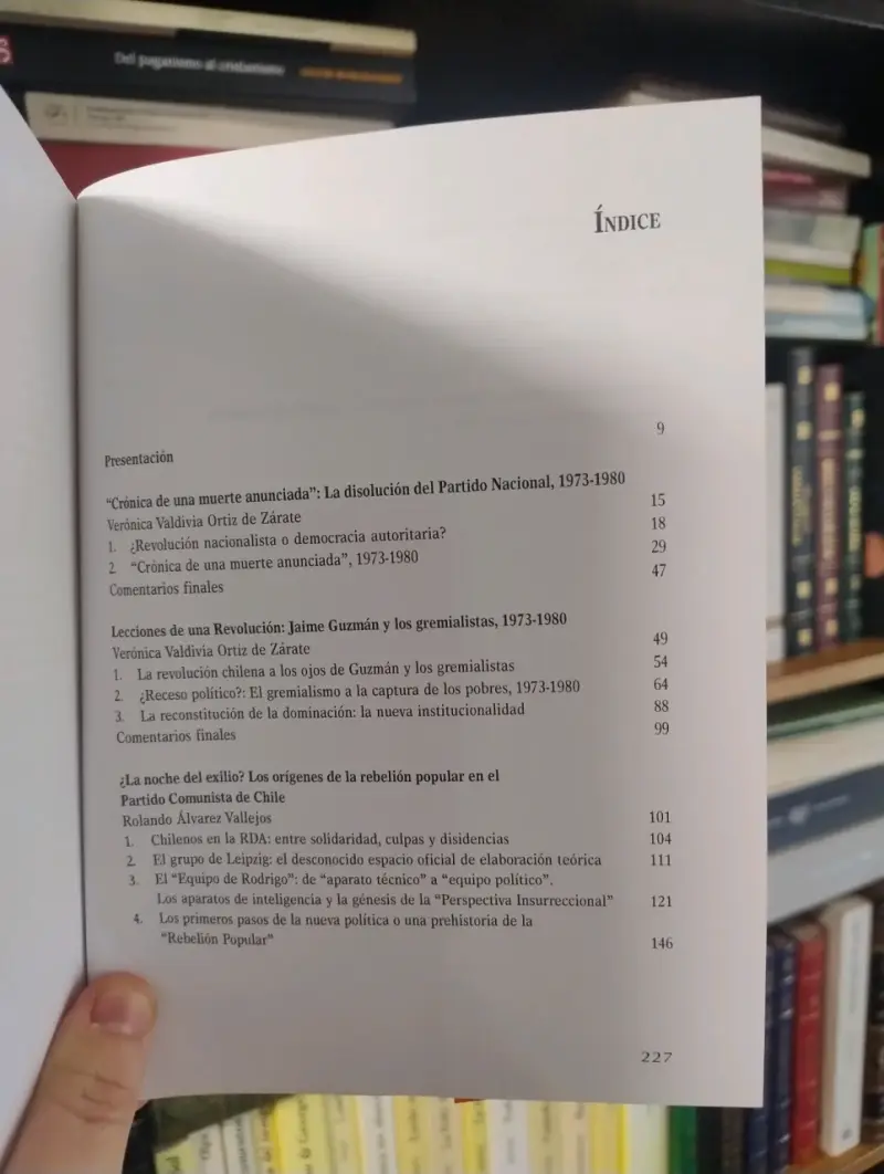 Libro 'Su revolución contra nuestra revolución' de Verónica Valdivia - 2