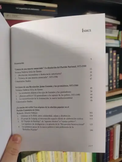 Libro 'Su revolución contra nuestra revolución' de Verónica Valdivia - miniatura 2