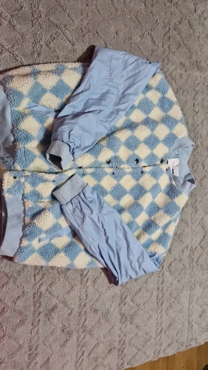 Chaqueta de lana azul y blanca para mujer
