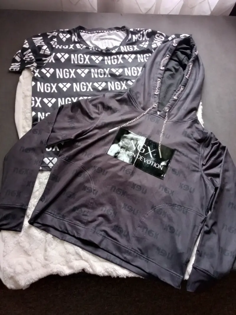 Conjunto de polera y polerón NGX negro