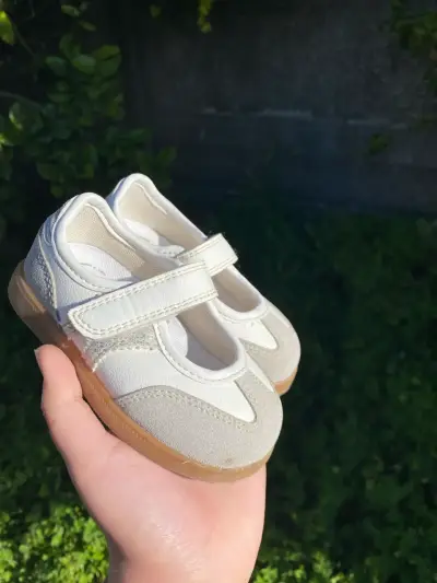 Zapatos de bebé blancos con velcro Colloky n22 - miniatura 1