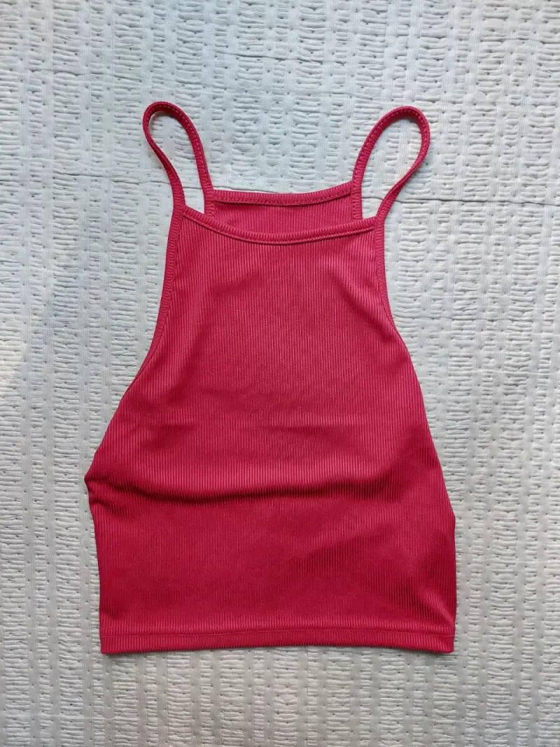 Top sin mangas rojo Dazy talla M