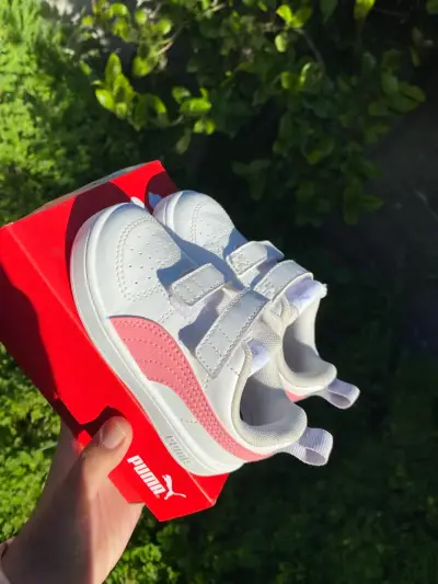 Zapatillas deportivas  Puma blancas y rosadas n22 - miniatura 1