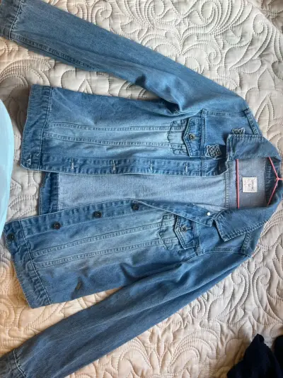 Chaqueta de mezclilla azul para mujer - miniatura 1