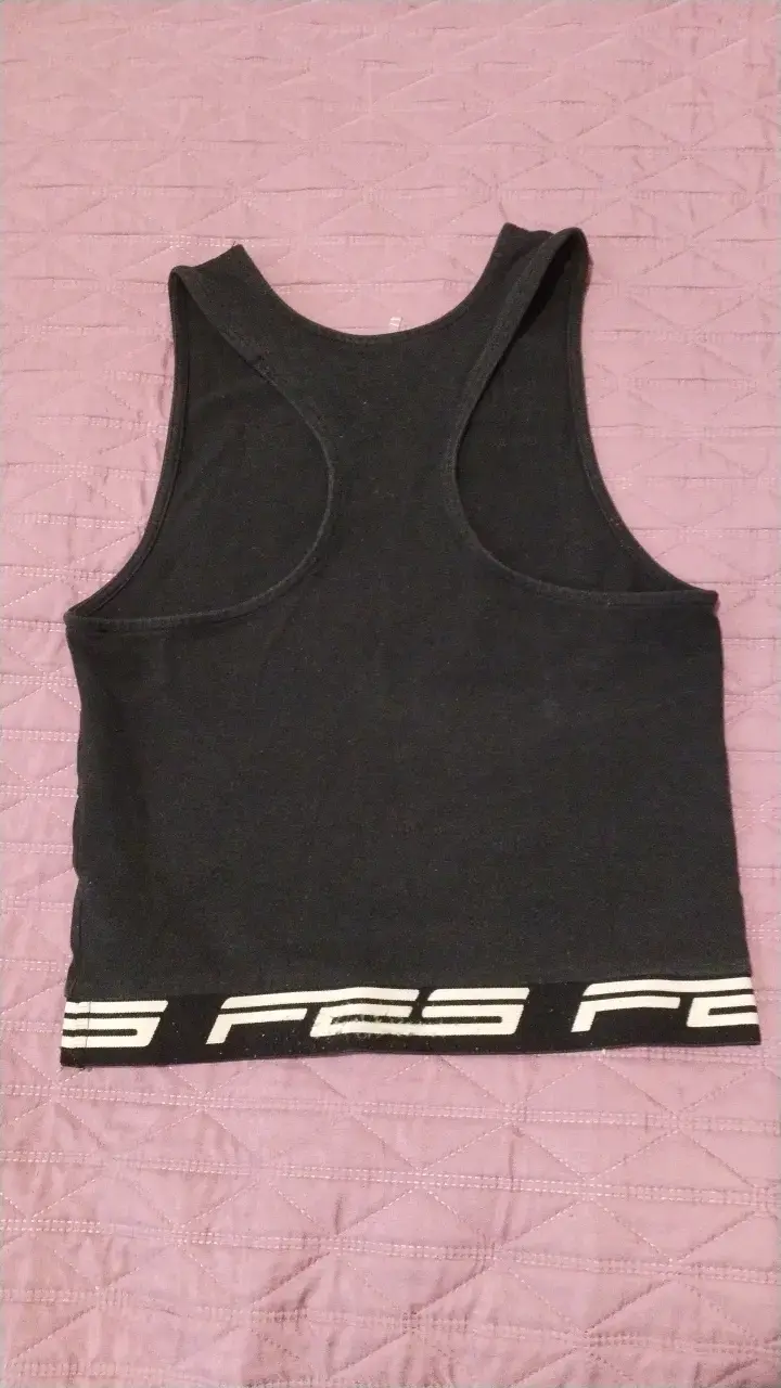Polera sin mangas negra FES - 2