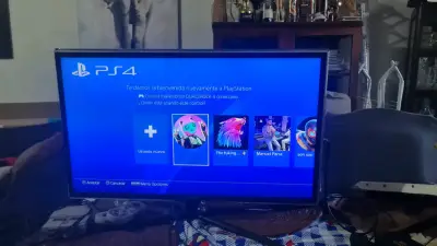 Consola PlayStation 4 con dos controles - miniatura 2