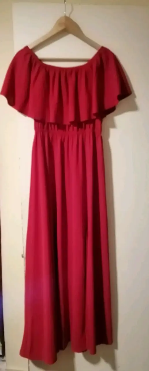 Vestido largo rojo con volantes