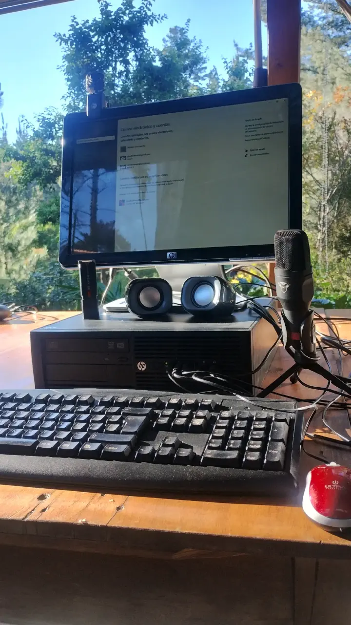 Computador  HP 4300  SFF con accesorios - 2
