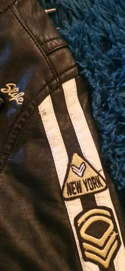 Chaqueta de cuero negra para niño con detallesvint - miniatura 4