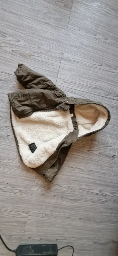 Chaqueta para bebé H&M 12 meses con capucha - miniatura 2