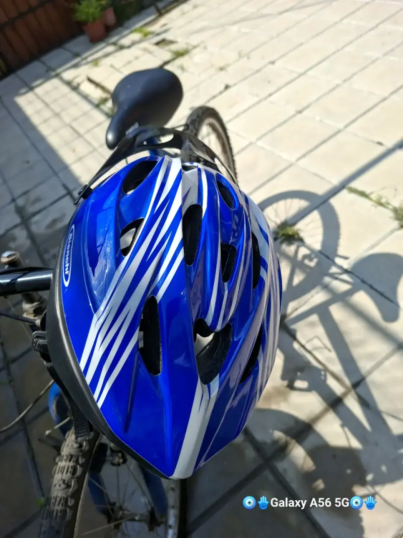 Bicicleta montaña azul con casco incluido - 4