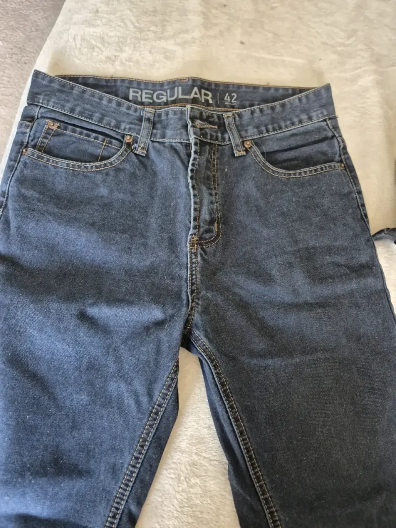 Jeans negros de corte regular para hombre - 3
