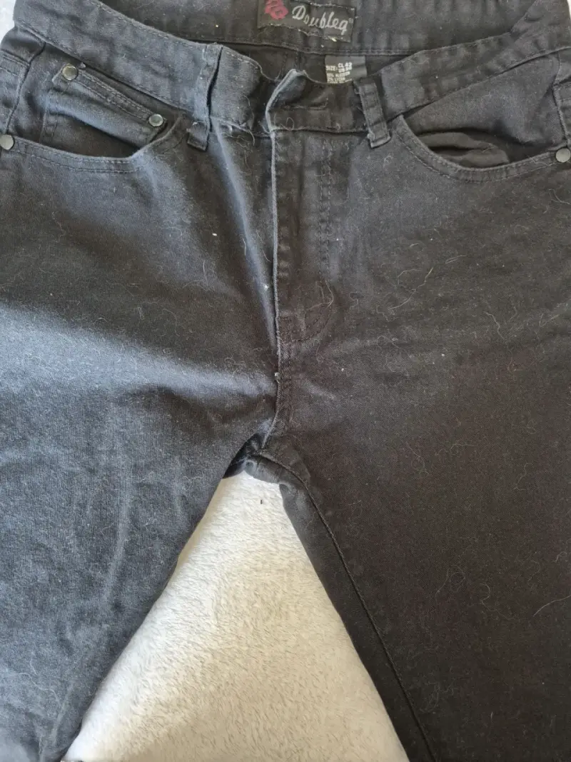 Jeans negros de corte regular para hombre - 4