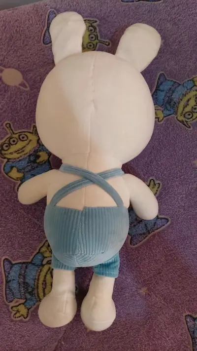 Peluche conejo con enterito azul - miniatura 2