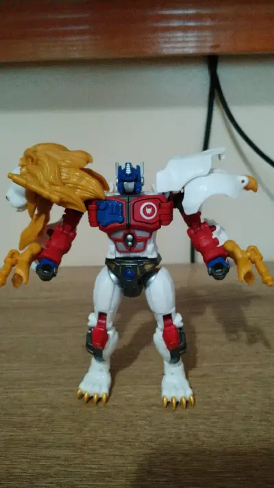 Figura Transformers leo prime - miniatura 1