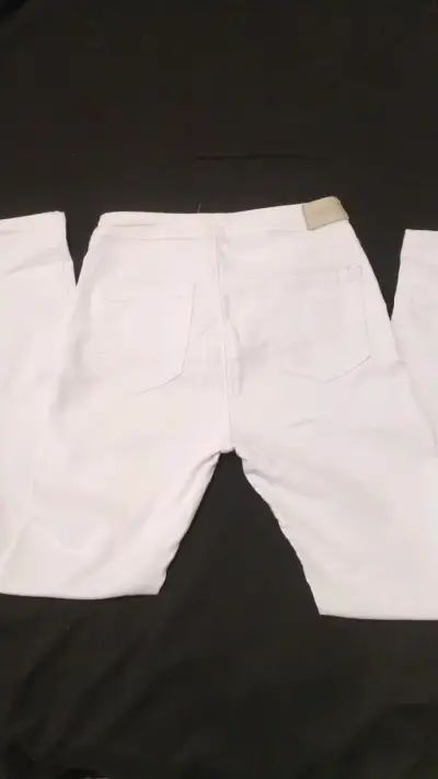 Pantalones blancos de mujer en buen estado - miniatura 3