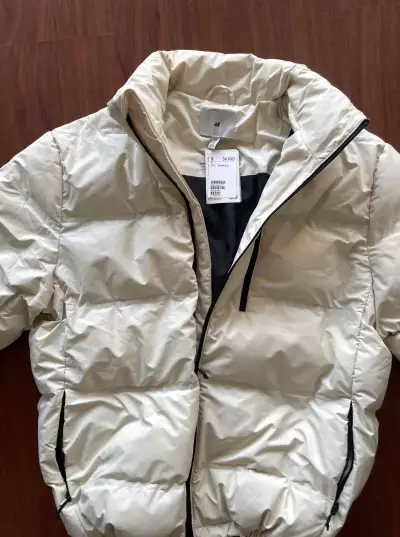 Chaqueta L puffer beige H&M NUEVA - miniatura 2
