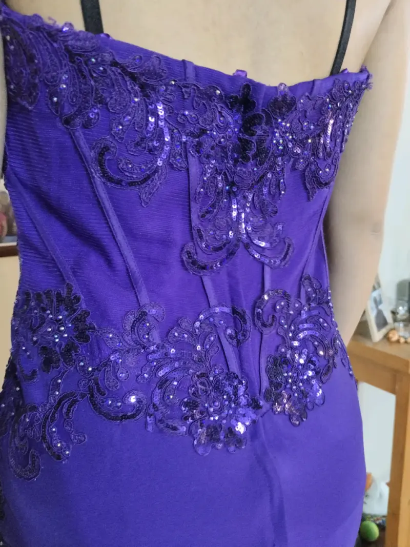 Vestido de noche largo morado con lentejuelas - 4