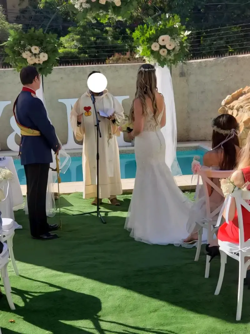 Vestido de novia corte sirena con encaje y detalle - 6