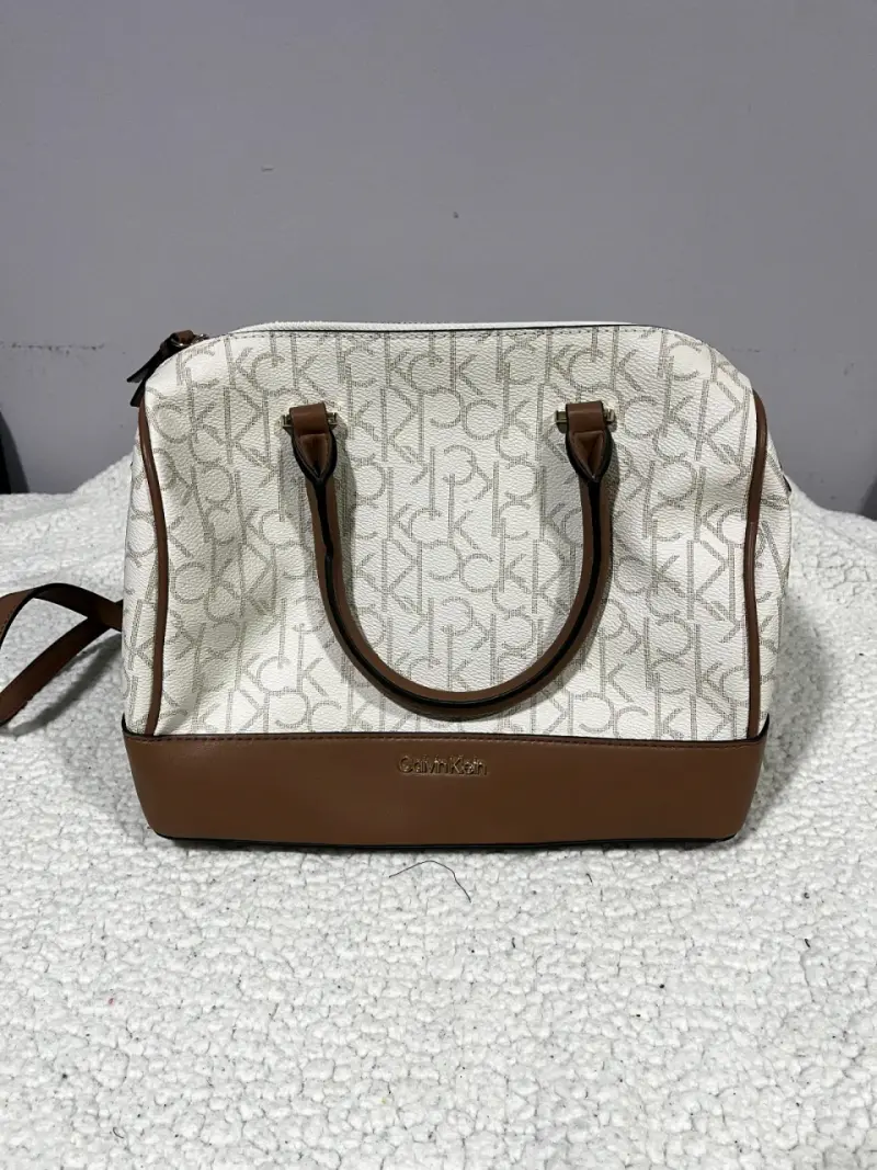 Bolso de mano Calvin Klein beige y marrón