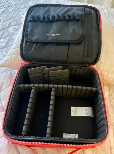 Estuche organizador de maquillaje rojo Bubba - miniatura 3