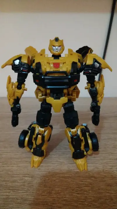 Figura transformers bumblebee - miniatura 1