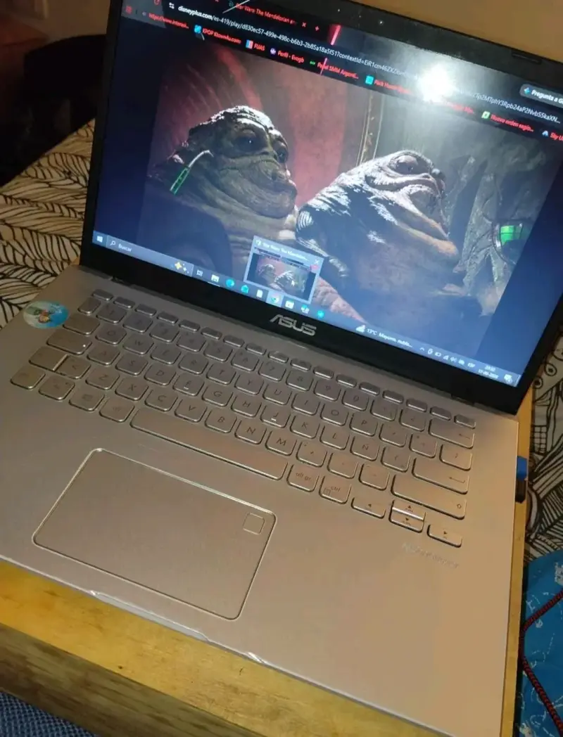 Laptop ASUS con pantalla de 14 pulgadas - 1