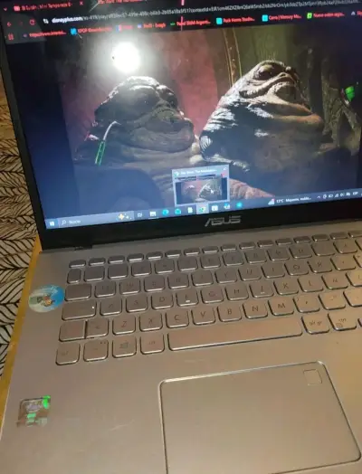Laptop ASUS con pantalla de 14 pulgadas - miniatura 2