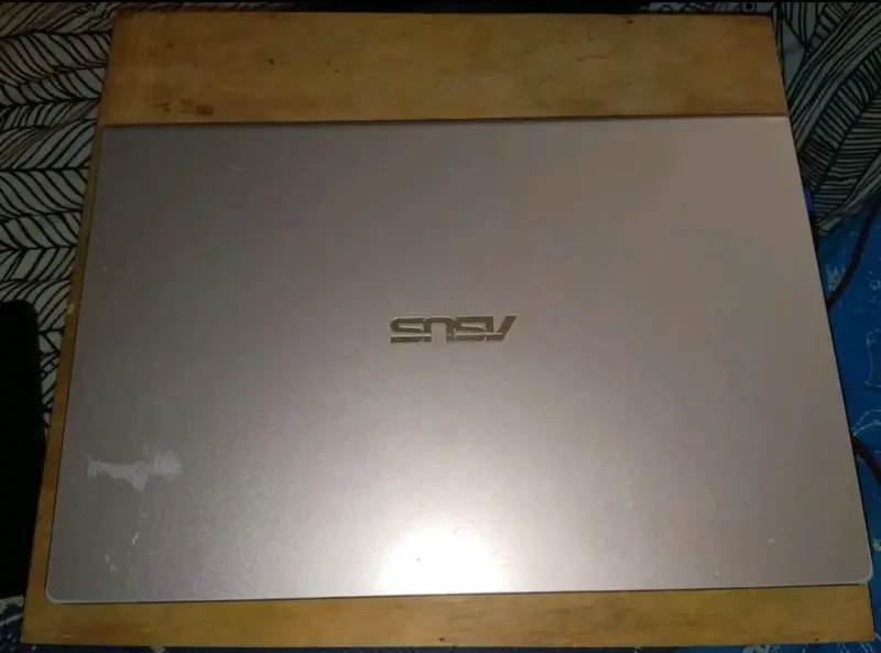 Laptop ASUS con pantalla de 14 pulgadas - 3