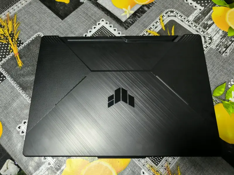 Laptop ASUS TUF Gaming A15 con AMD Ryzen 7 - 2